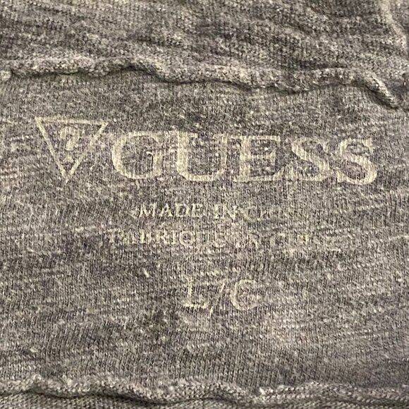 GUESS V Neck Long Sleeve Black and Gray Shirt Men's Size Large - Picture 4 of 8